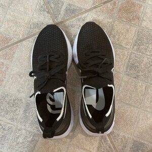 Womens NIKE React Infinity Flyknit tennis running shoes black white 7.5
